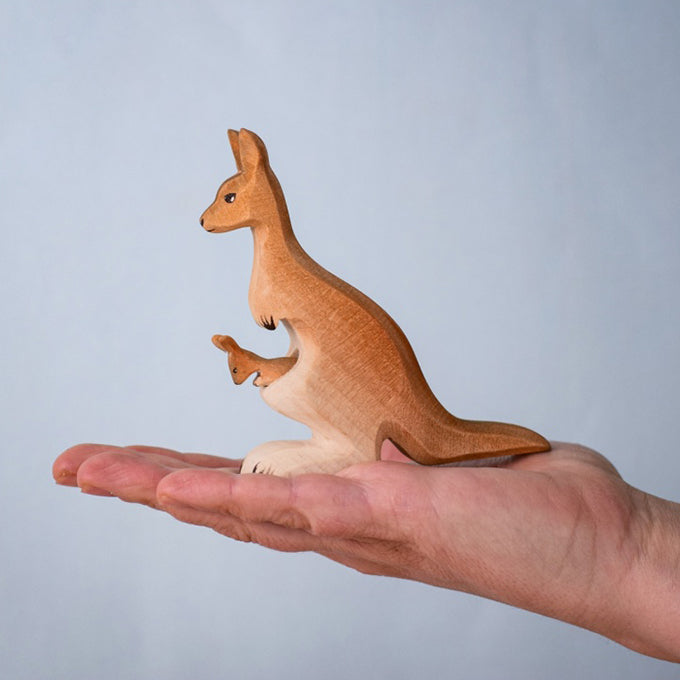 Bumbu Toys Houten Kangoeroe moeder met baby