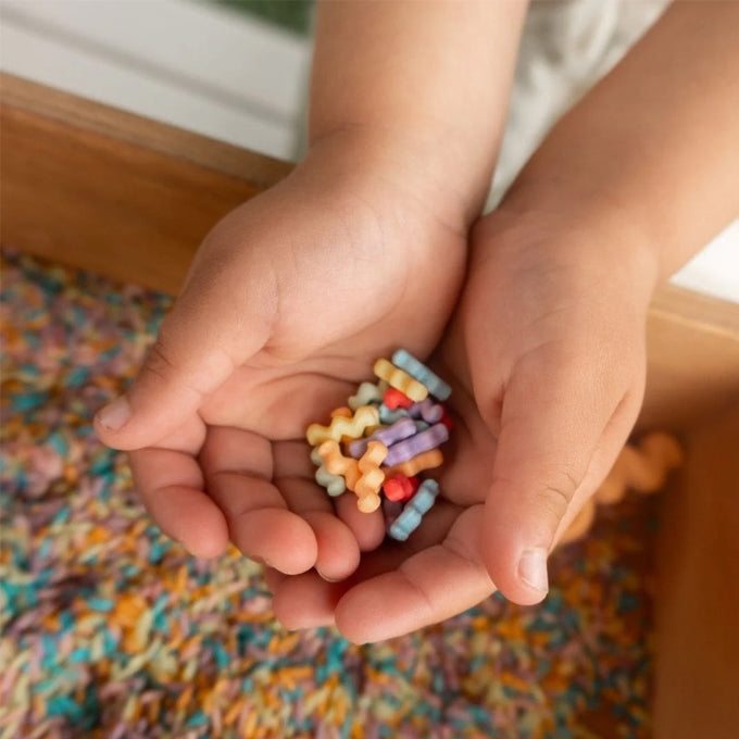 Grennn Speelrijst 'Wave' regenboog 750 gram