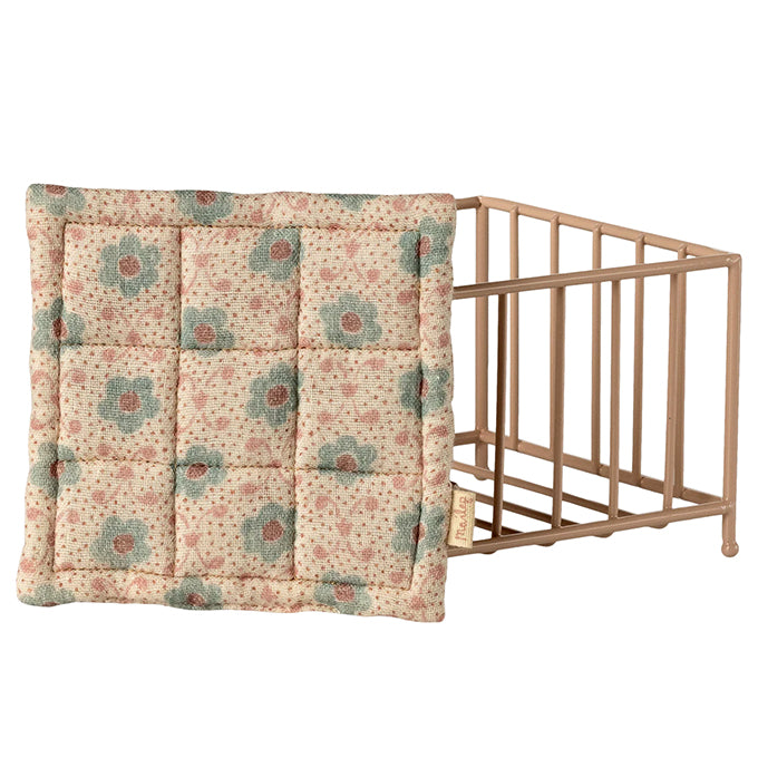 Maileg metalen Baby Box, Playpen MY, Rose, hoogte 7 cm