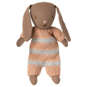 Maileg konijntje, Bunny, Micro - Brown - Dusty rose knitted suit, 12 cm