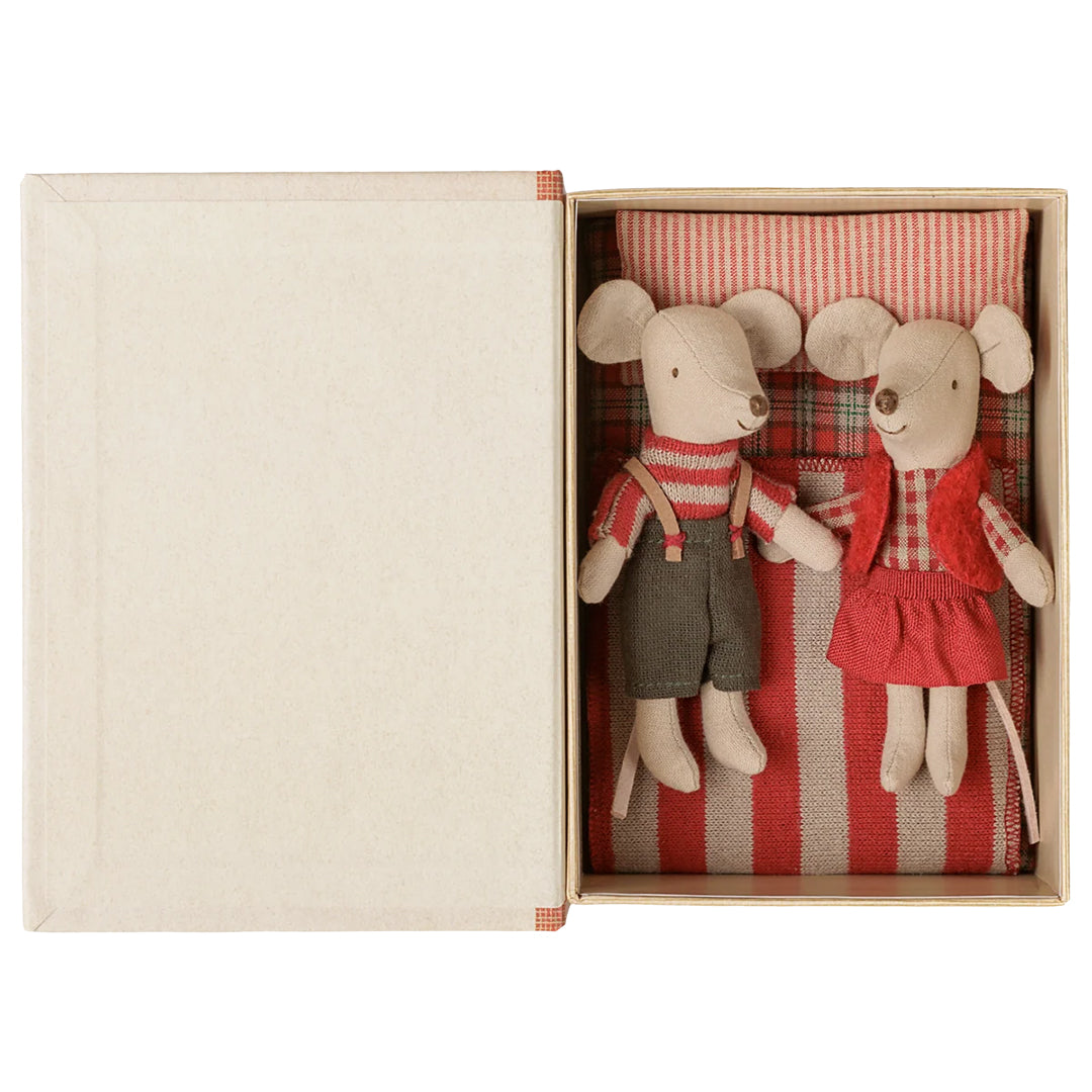 Maileg Kerst muizen tweeling in Boek, Christmas twin mice, Little sister and brother in Book