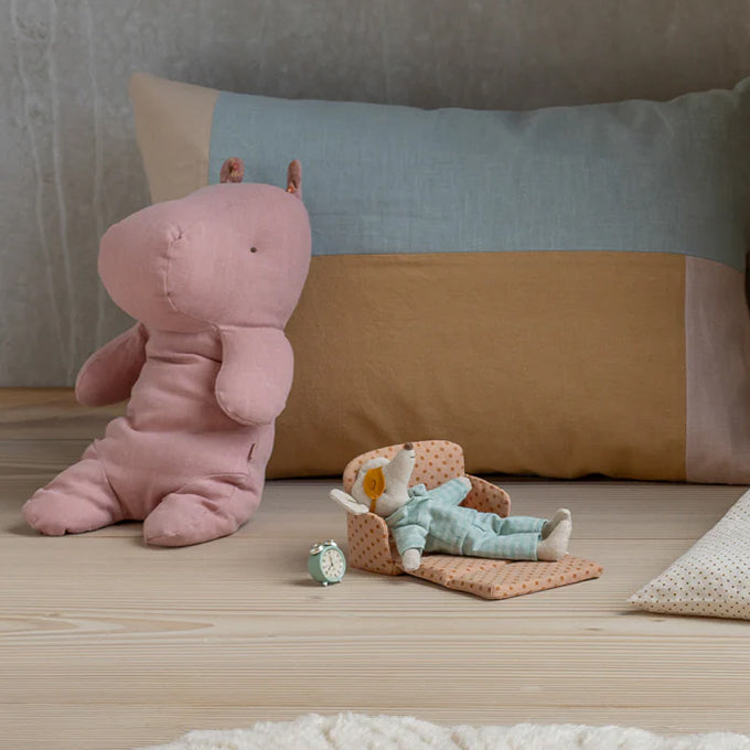 Maileg Knuffel Nijlpaard Safari Friends Medium Hippo, Rose