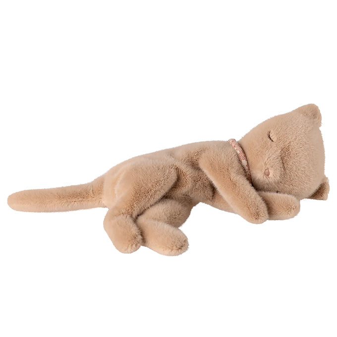 Maileg Knuffel Poes - Sleeping Kitten Plush - Small - Cream peach, 35 cm