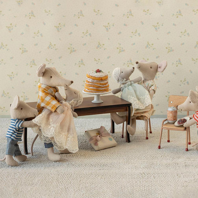 Maileg houten eettafel, Long dining table Mouse, hoogte 7 cm.