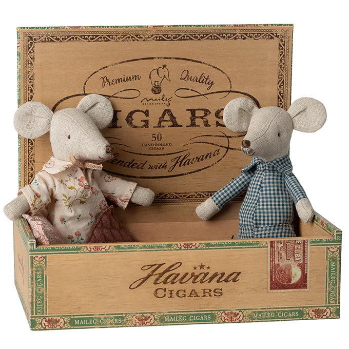 Maileg opa en oma muis in sigarendoos