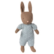 Maileg konijntje, Rabbit, Micro - Brown - Blue knitted suit, 13,5 cm