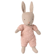 Maileg konijntje, Rabbit, Micro - Sand - Rose knitted suit, 13,5 cm