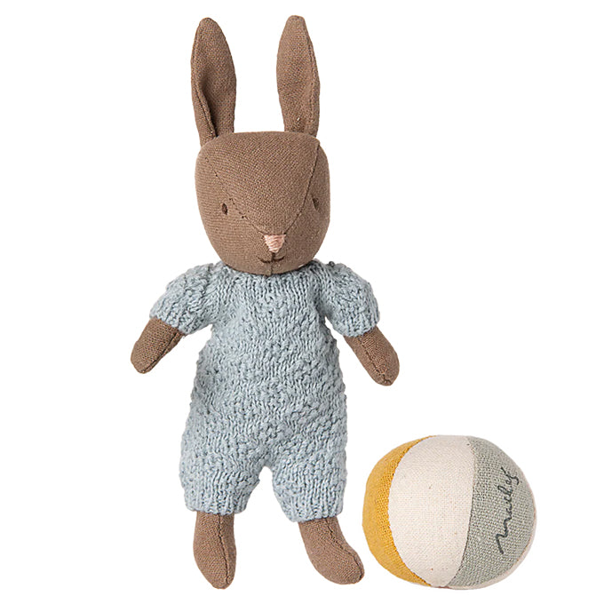 Maileg set konijntje met bal, Rabbit set, Micro - Brown - Blue, 13,5 cm