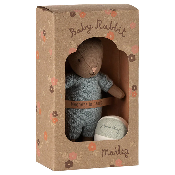Maileg set konijntje met bal, Rabbit set, Micro - Brown - Blue, 13,5 cm