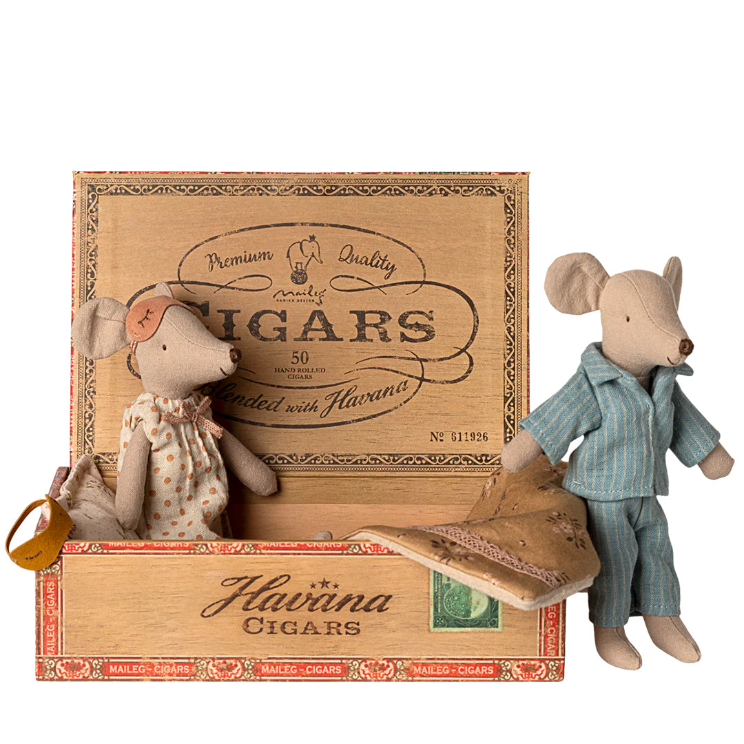 Maileg vader en moeder muis in sigarendoos