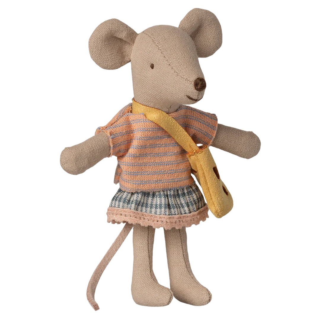 Maileg Kleine Zus muis met tas - Little Sister Mouse with Bag