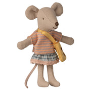Maileg Kleine Zus muis met tas - Little Sister Mouse with Bag